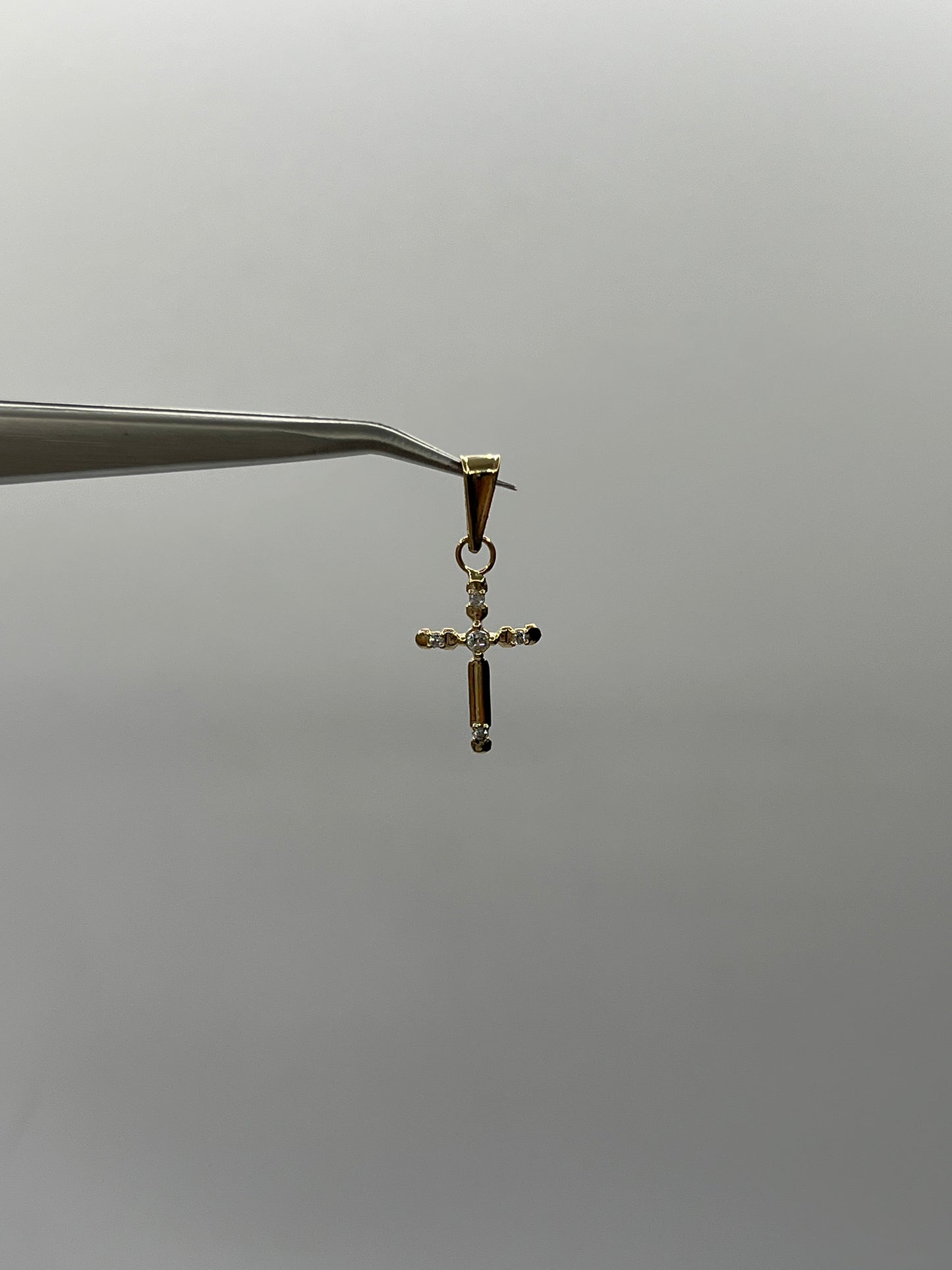 Dije Cruz Circon Blanco Oro amarillo 18k 0,62 Gr / 11 mm / 2 Cm