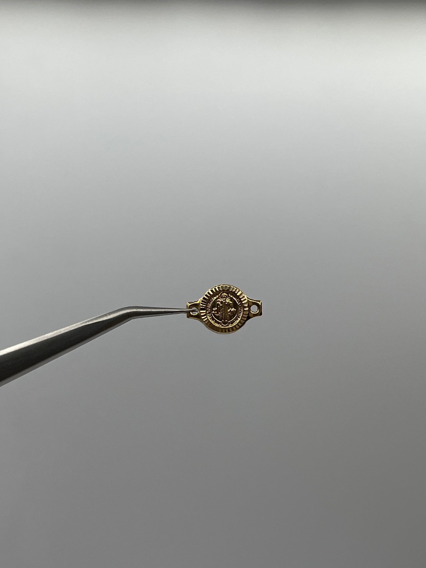 Herraje San Benito Oro amarillo 18k 0,66 Gr / 1 Cm