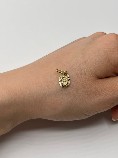 Dije Letra E Oro amarillo 18k 0,45 Gr / 7,5 mm / 1 Cm