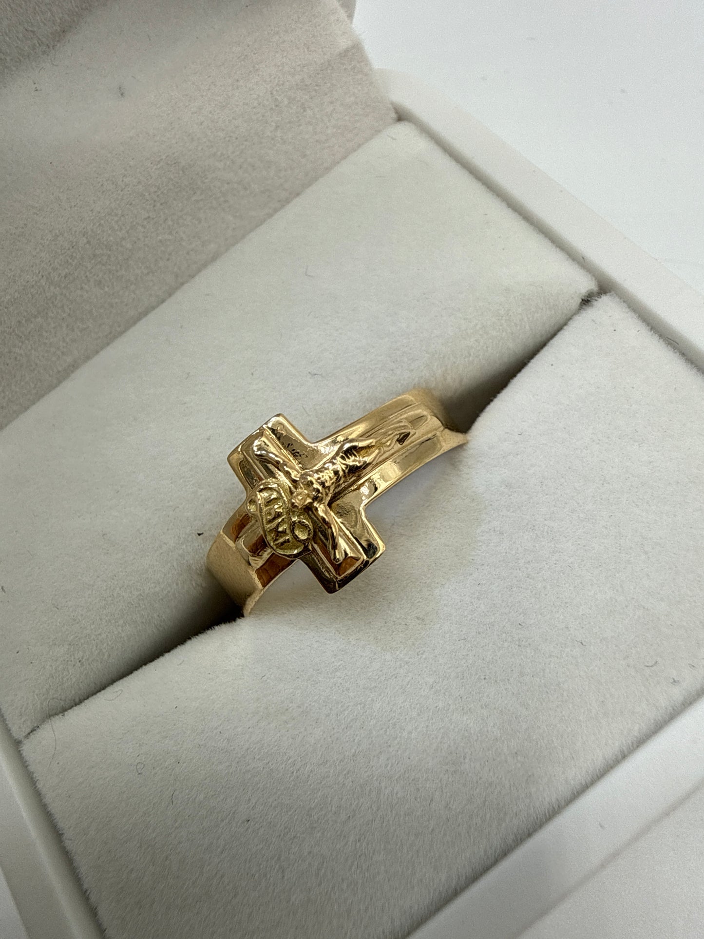 Anillo Cruz Cristo Oro amarillo 18k / Talla 9 3/4 / 1,98 Gr / 11 mm
