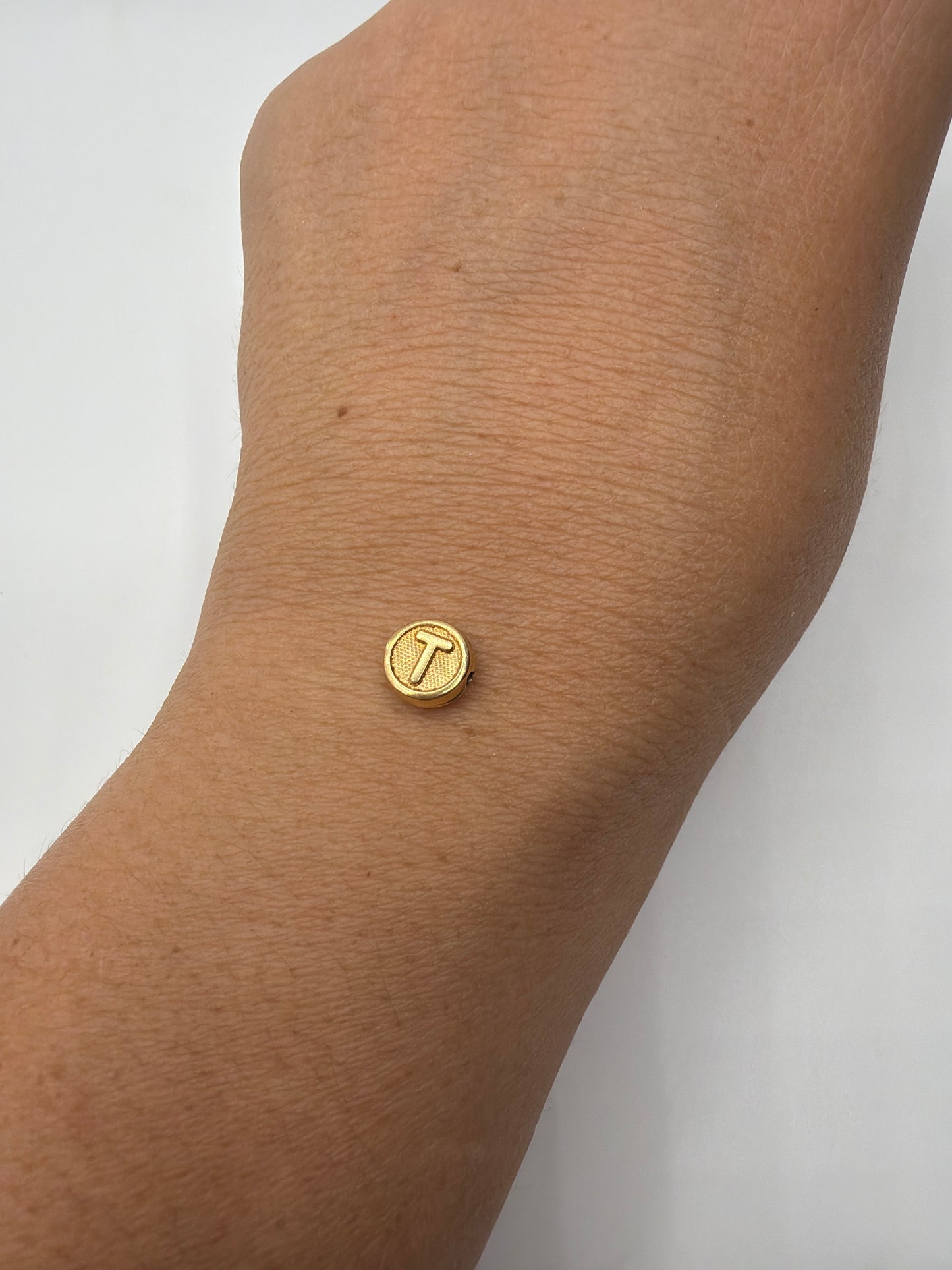 Herraje Letra T Oro amarillo 18k 0,37 Gr / 1 Cm