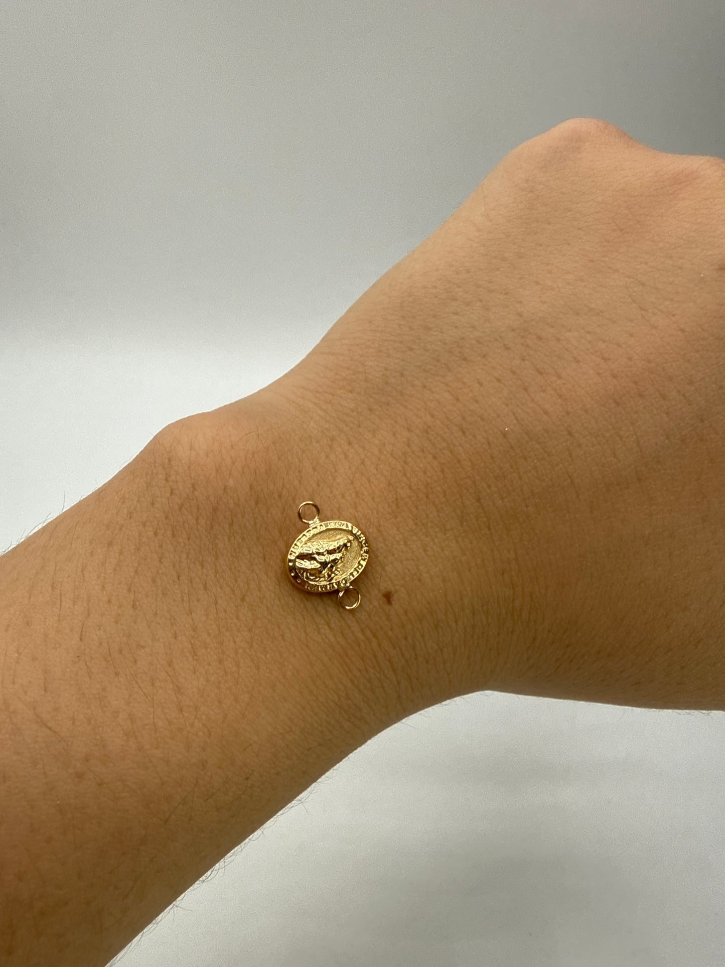 Herraje Virgen del Carmen Oro amarillo 18k 0,43 Gr / 0,8 Cm
