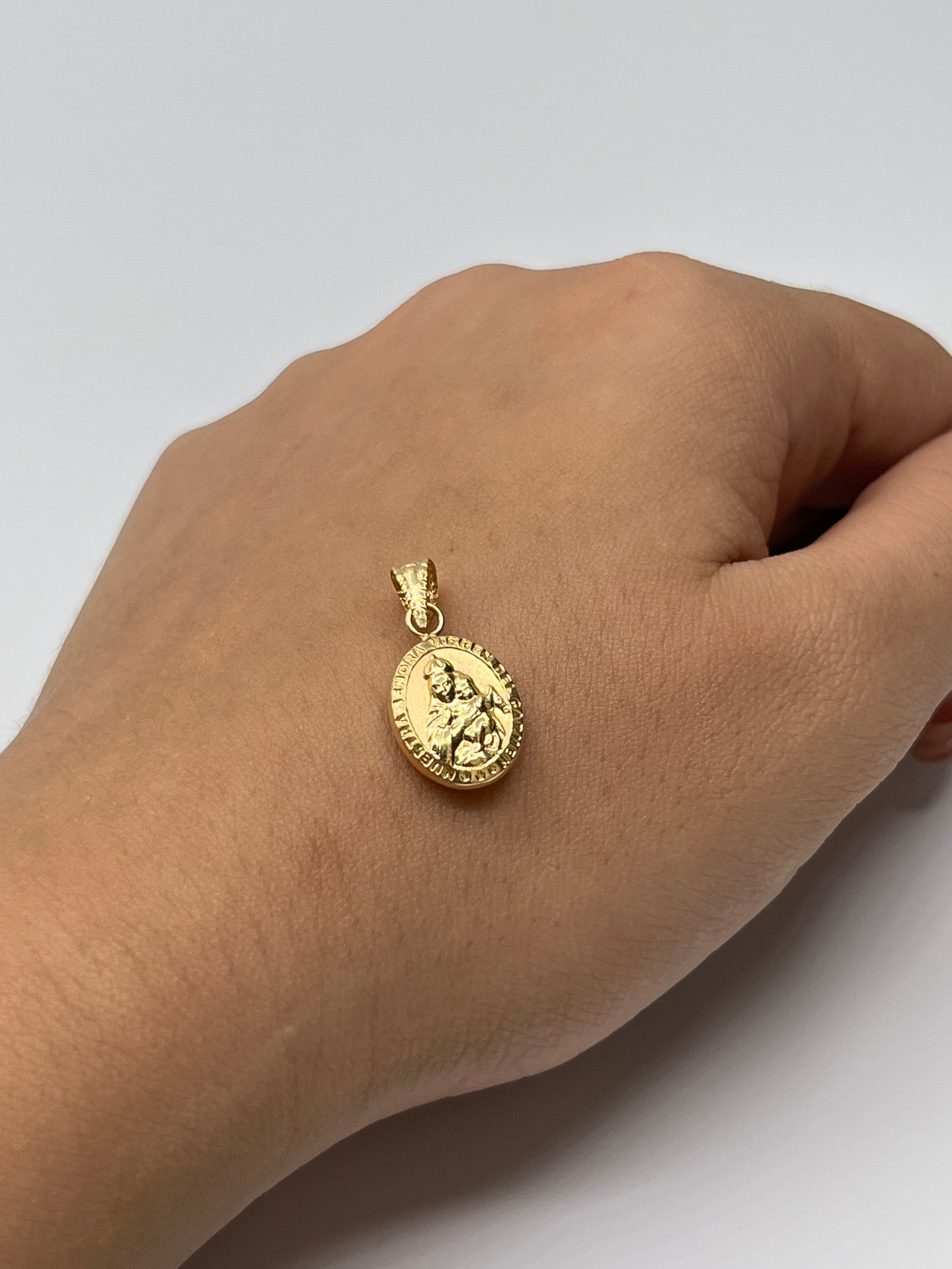 Dije Virgen Del Carmen Oro amarillo 18k 0,88 Gr / 11,2 mm / 1,3 Cm