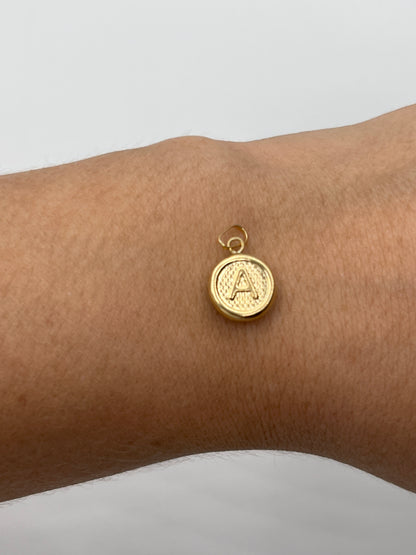 Dije Letra A  Oro amarillo 18k 0,49 Gr / 10 mm / 1 Cm