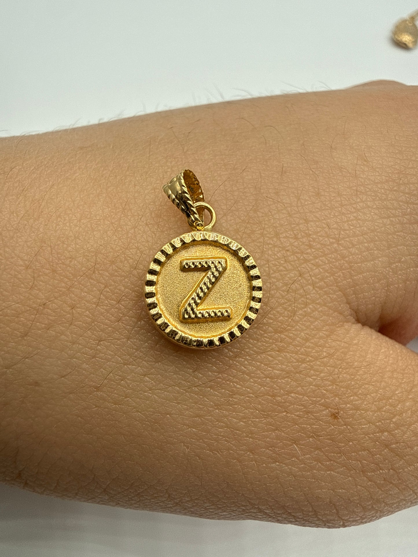 Dije Letra Z Oro amarillo 18k 0,57 Gr / 7,50 mm / 1,3 Cm