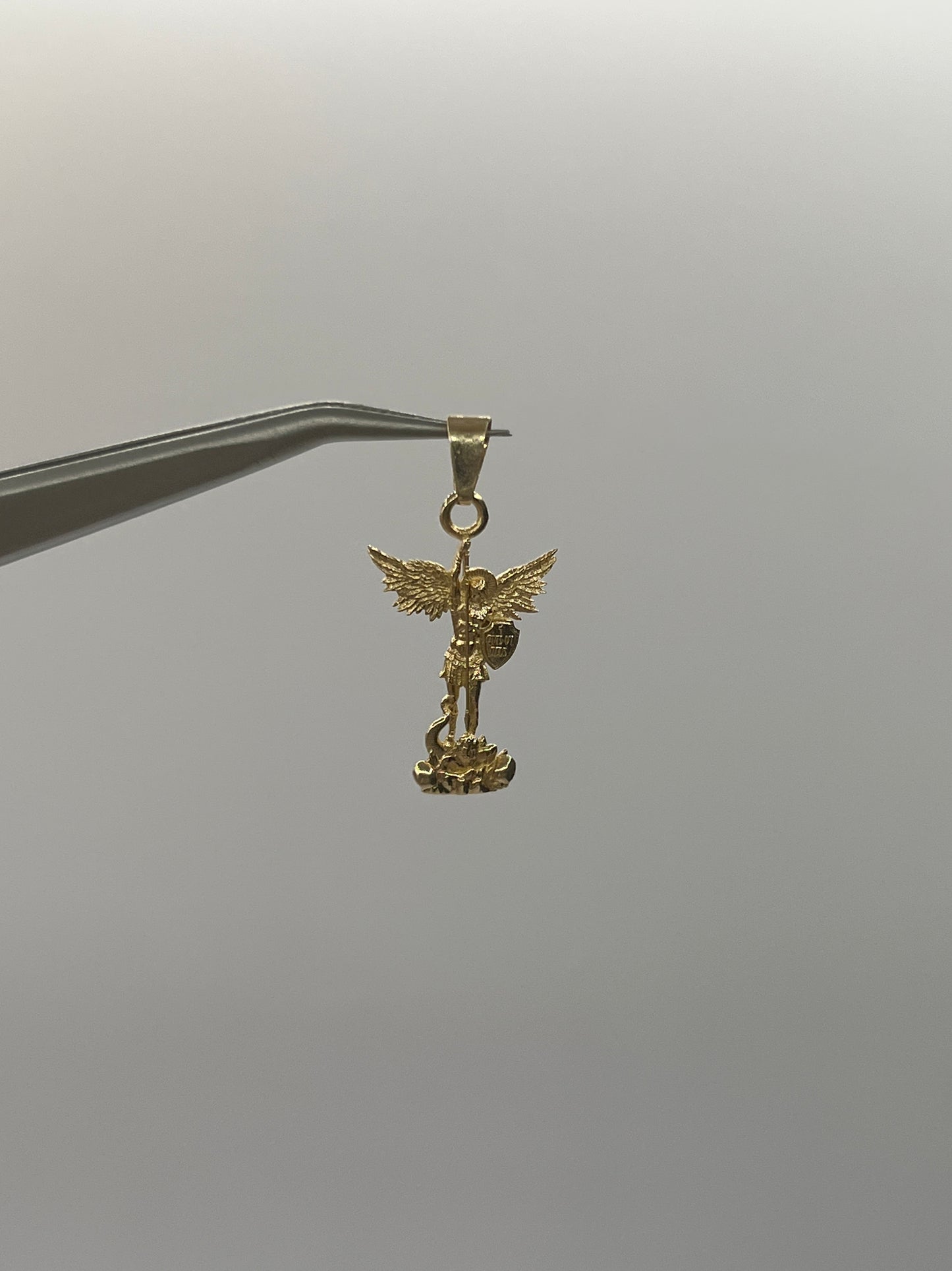Dije Arcangel San Miguel Oro amarillo 18k 0,96 Gr / 13,6 mm / 1,9 Cm
