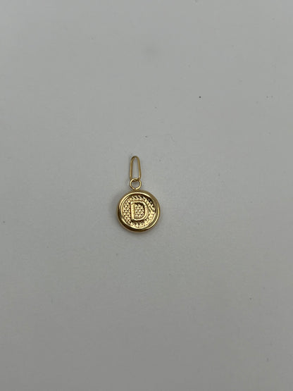 Dije letra D Oro amarillo 18k 0,56 Gr / 10 mm / 1,1 Cm