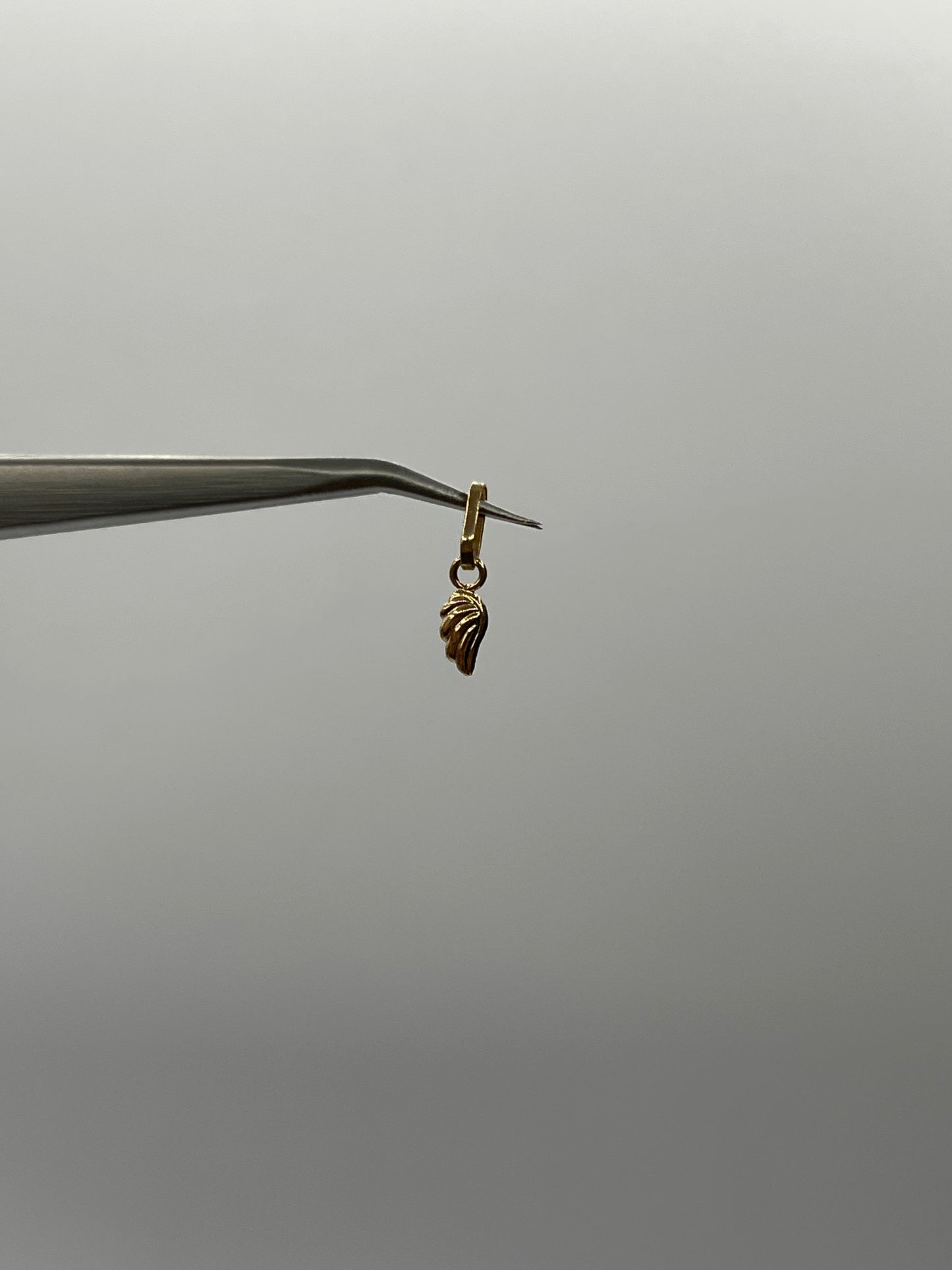 Dije Ala Oro amarillo 18k 0,19 Gr / 4 mm / 0,9 Cm