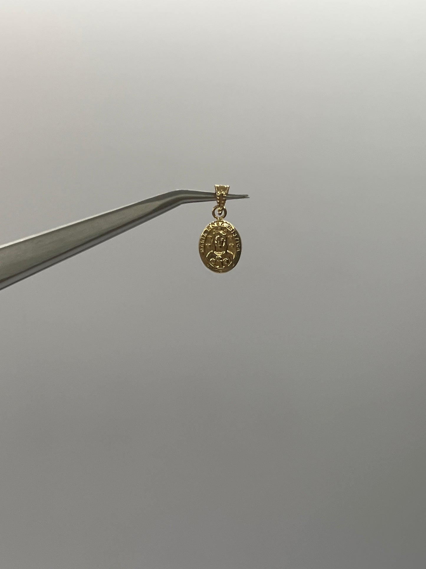 Dije Maria Rosa Mistica Oro amarillo 18k 0,51 Gr / 8,32 mm / 1 Cm