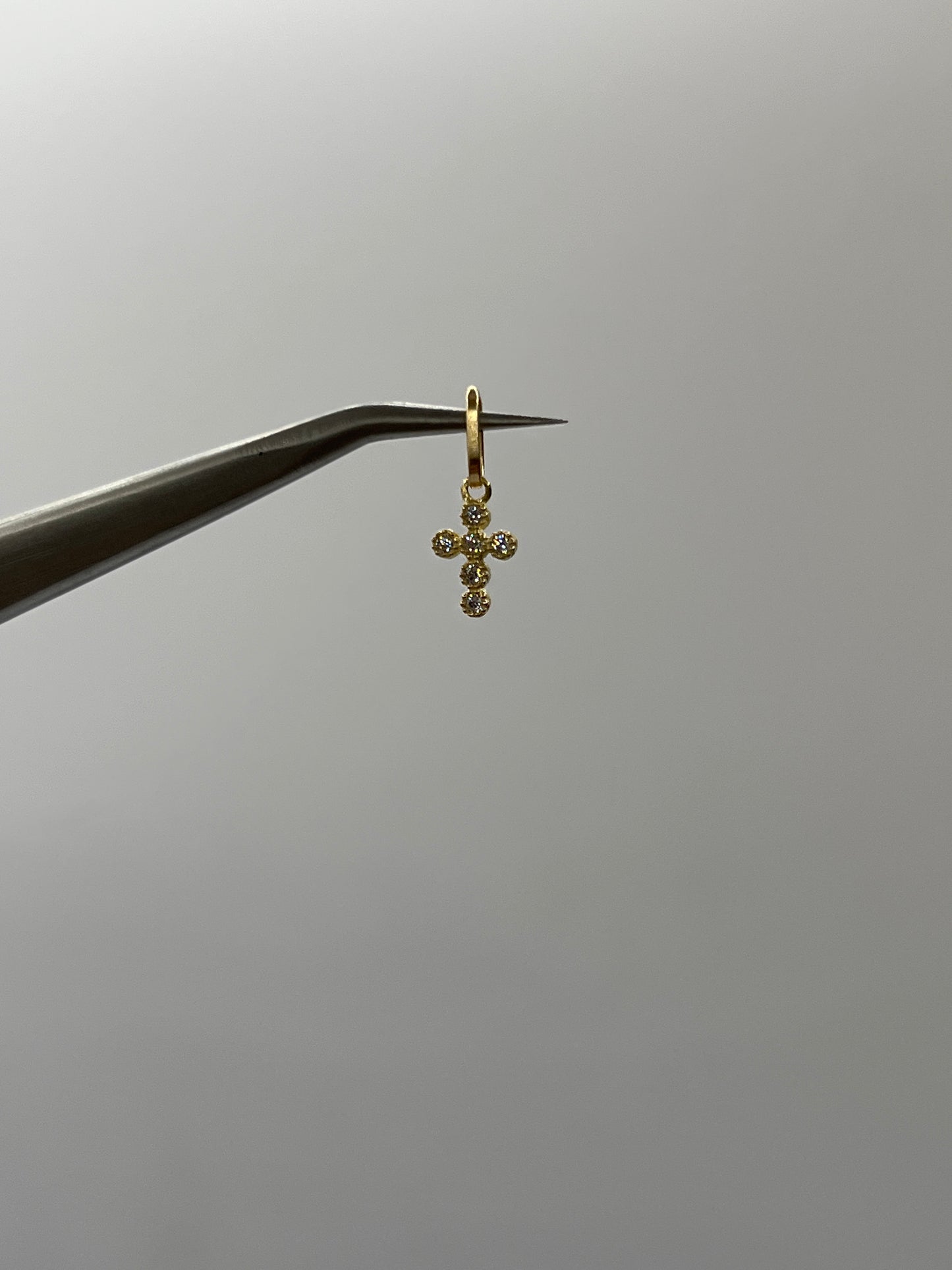 Dije cruz circon blanco Oro amarillo 18k 0,33 Gr / 5,60 mm / 0,9 Cm