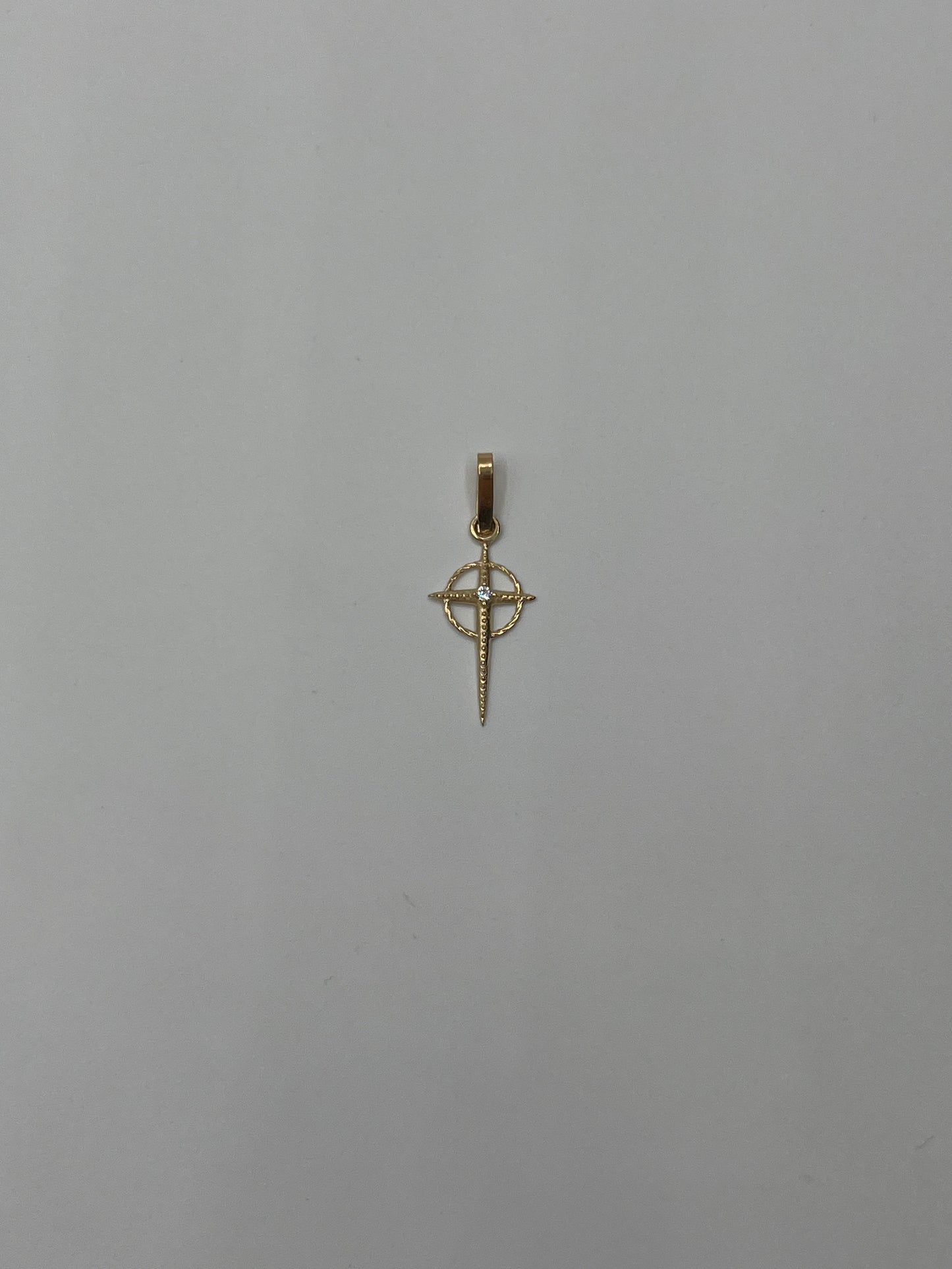 Dije Cruz Circon Blanco Oro amarillo 18k 0,50 Gr / 9,6 mm / 2 Cm