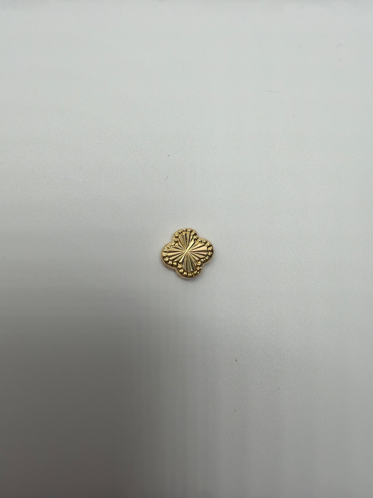 Herraje Trebol Diamantado Oro amarillo 18k 0,21 Gr / 0,8 Cm