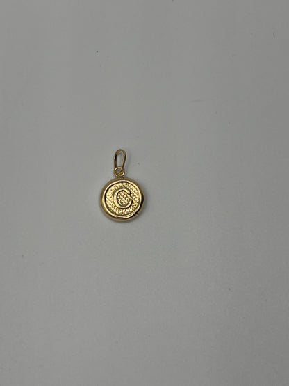 Dije Letra C Oro amarillo 18k 0,49 Gr / 10 mm / 1 Cm