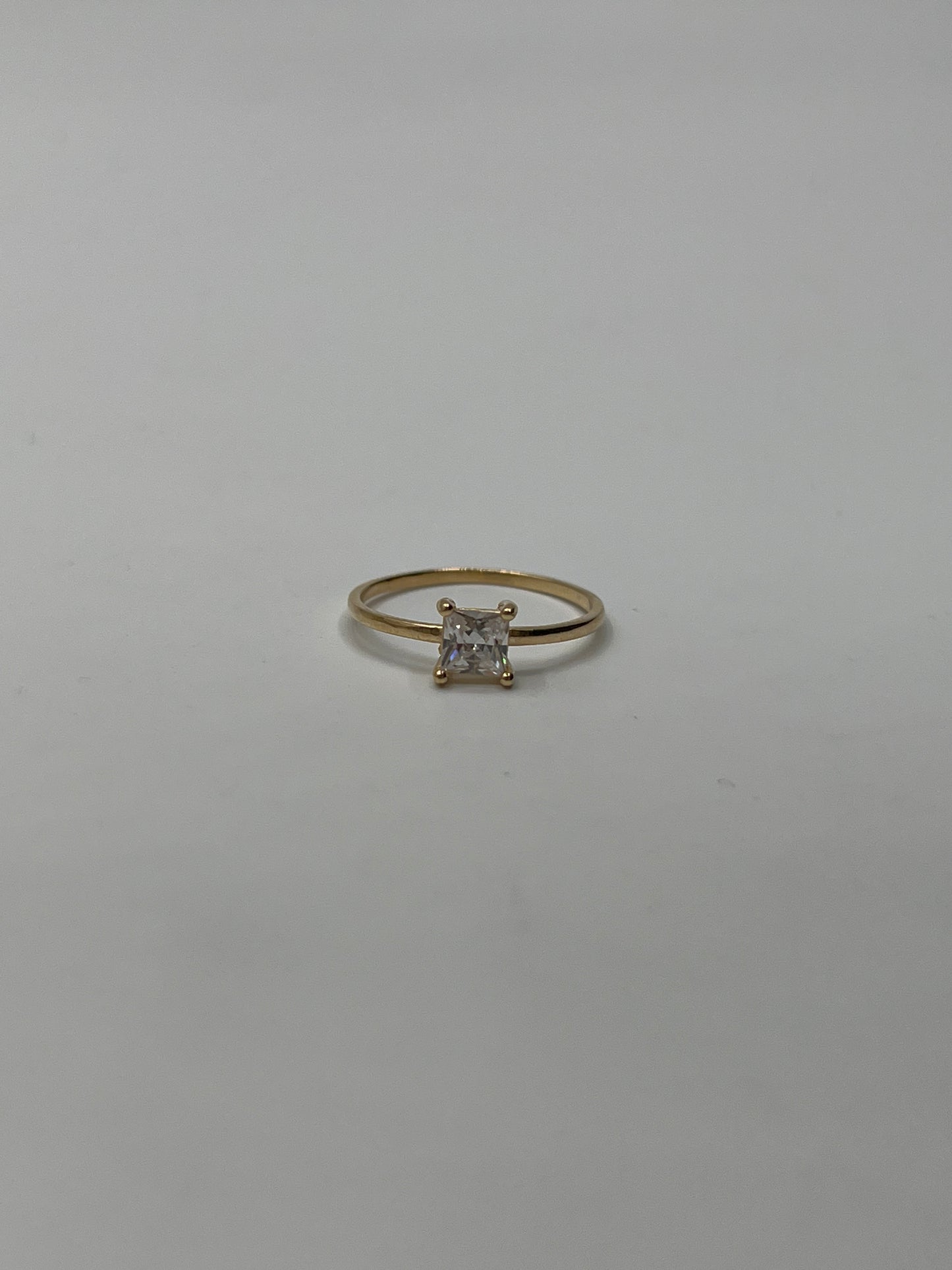 Anillo Compromiso Circon Blanco Oro amarillo 18k / Talla 4 3/4 / 1,06 Gr / 5,30 mm