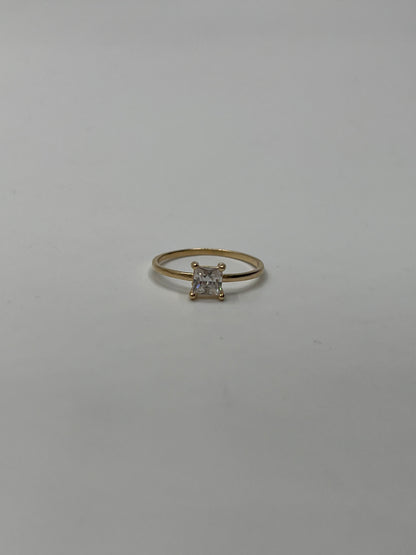 Anillo Compromiso Circon Blanco Oro amarillo 18k / Talla 4 3/4 / 1,06 Gr / 5,30 mm
