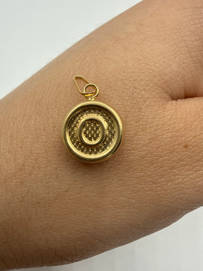 Dije Letra O Oro amarillo 18k 0,54 Gr / 10 mm / 1 Cm