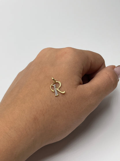 Dije Letra R Circon Blanco Oro amarillo 18k 0,66 Gr / 9,4 mm / 1,1 Cm