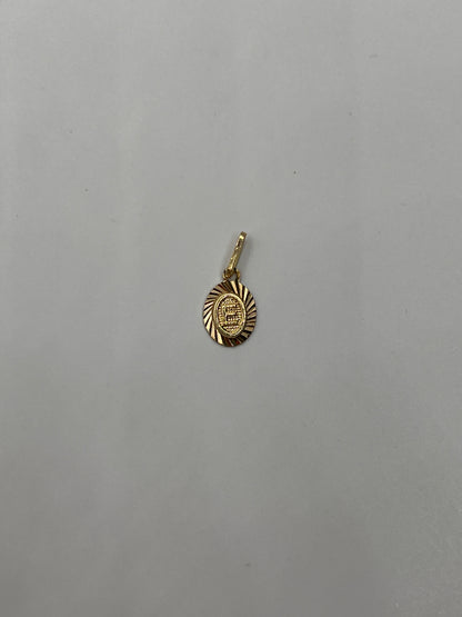 Dije Letra E Oro amarillo 18k 0,45 Gr / 7,5 mm / 1 Cm