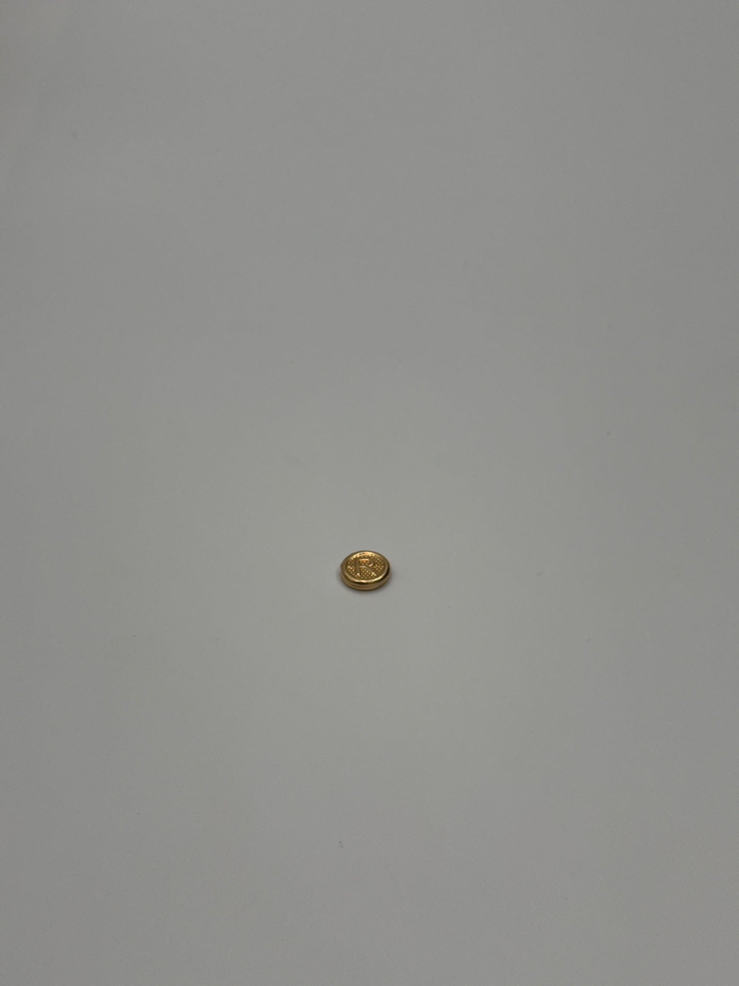 Herraje letra R Oro amarillo 18k 0,35 Gr / 1 Cm
