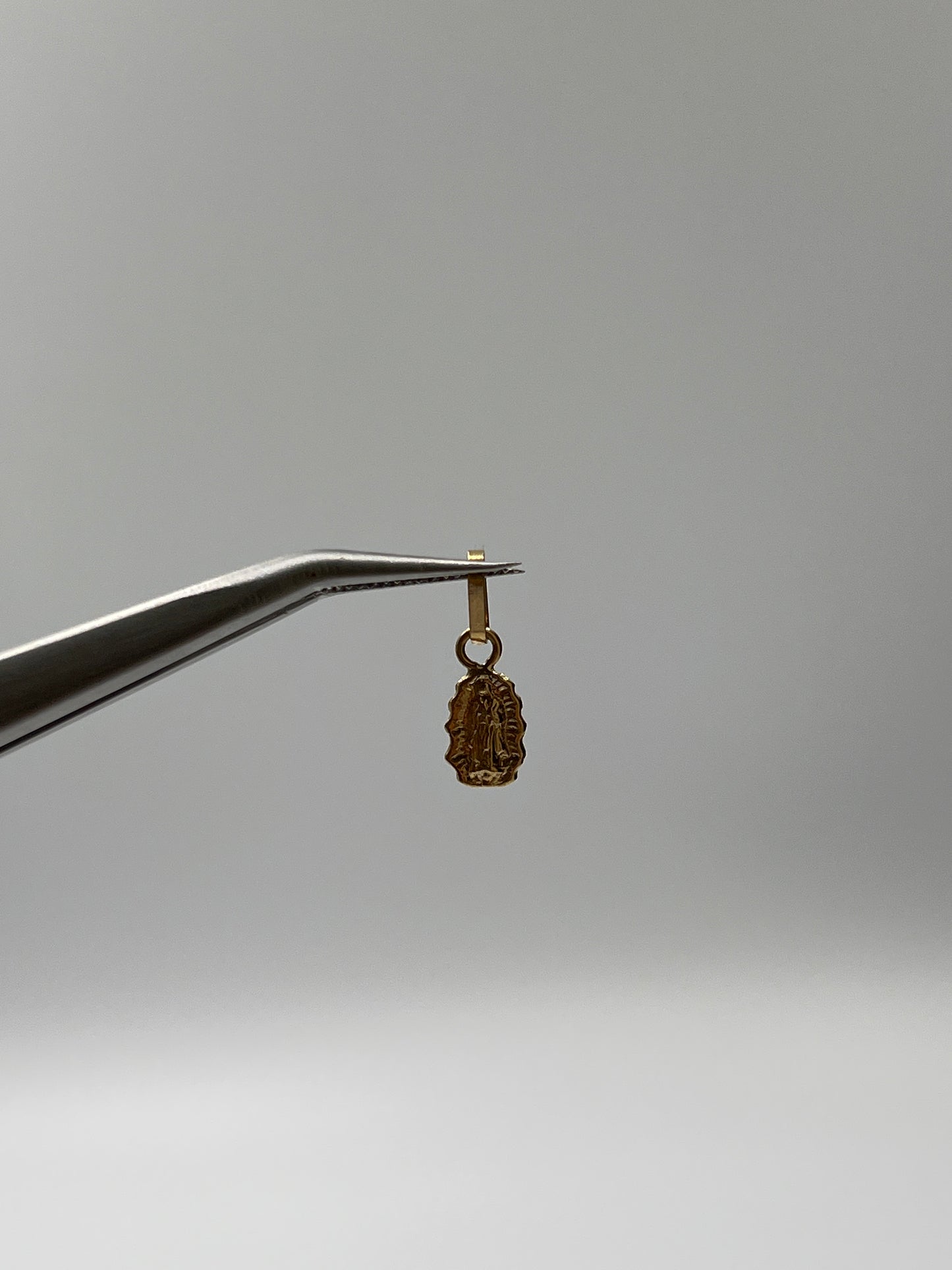 Dije Virgen Guadalupe Oro amarillo 18k 0,27 Gr / 4,8 mm / 0,8 Cm