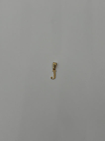 Dije Letra J Silueta Oro amarillo 18k 0,27 Gr / 4 mm / 0,9 Cm