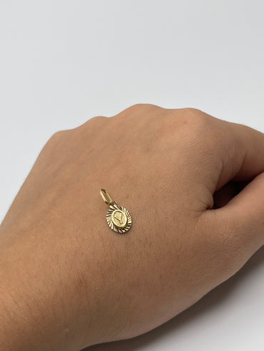 Dije Letra Y Oro amarillo 18k 0,45 Gr / 7,5 mm / 0,9 Cm