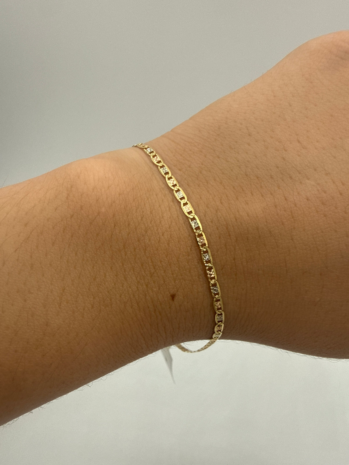 Pulso It Plano Tres oros 18k +1 / 2,00 Gr / 2,5 mm / 20 Cm