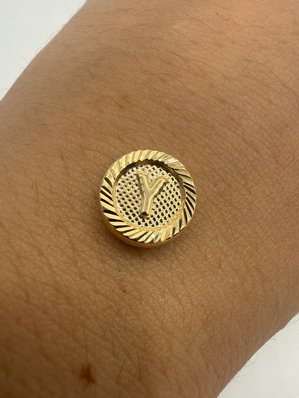 Herraje Letra Y Diamantada Oro amarillo 18k 0,54 Gr / 1 Cm