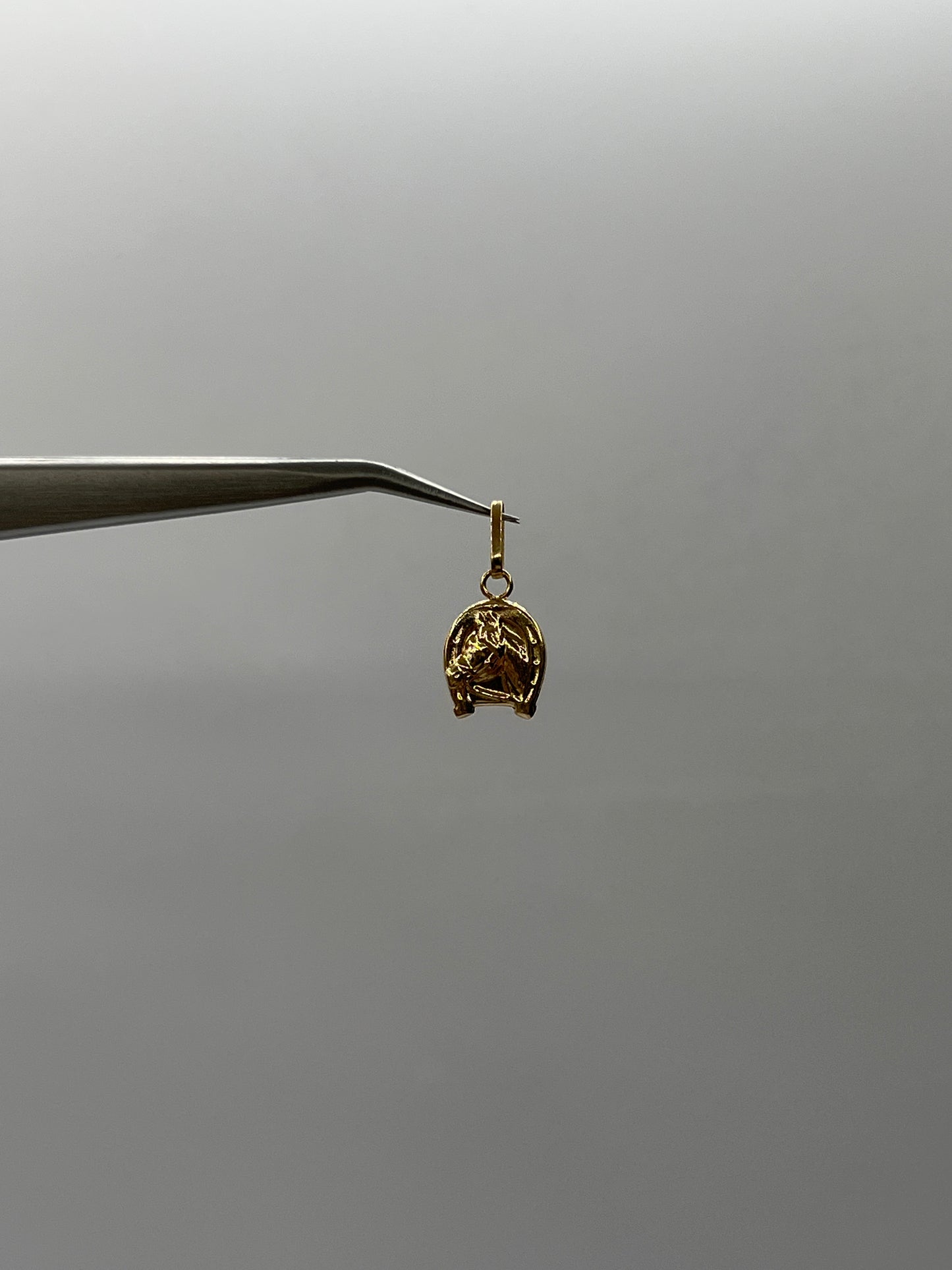 Dije Caballo Oro amarillo 18k 0,58 Gr / 9 mm / 1,1 Cm