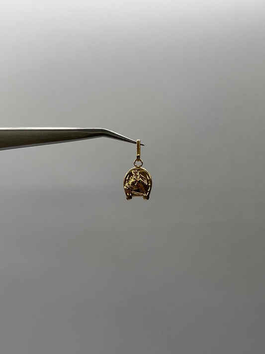Dije Caballo Oro amarillo 18k 0,58 Gr / 9 mm / 1,1 Cm