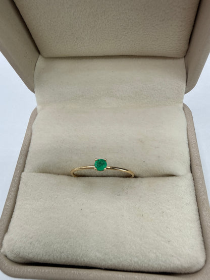 Anillo Solitario Esmeralda 0.11Ct Oro It Amarillo / Talla 8 / 0.90 Gr