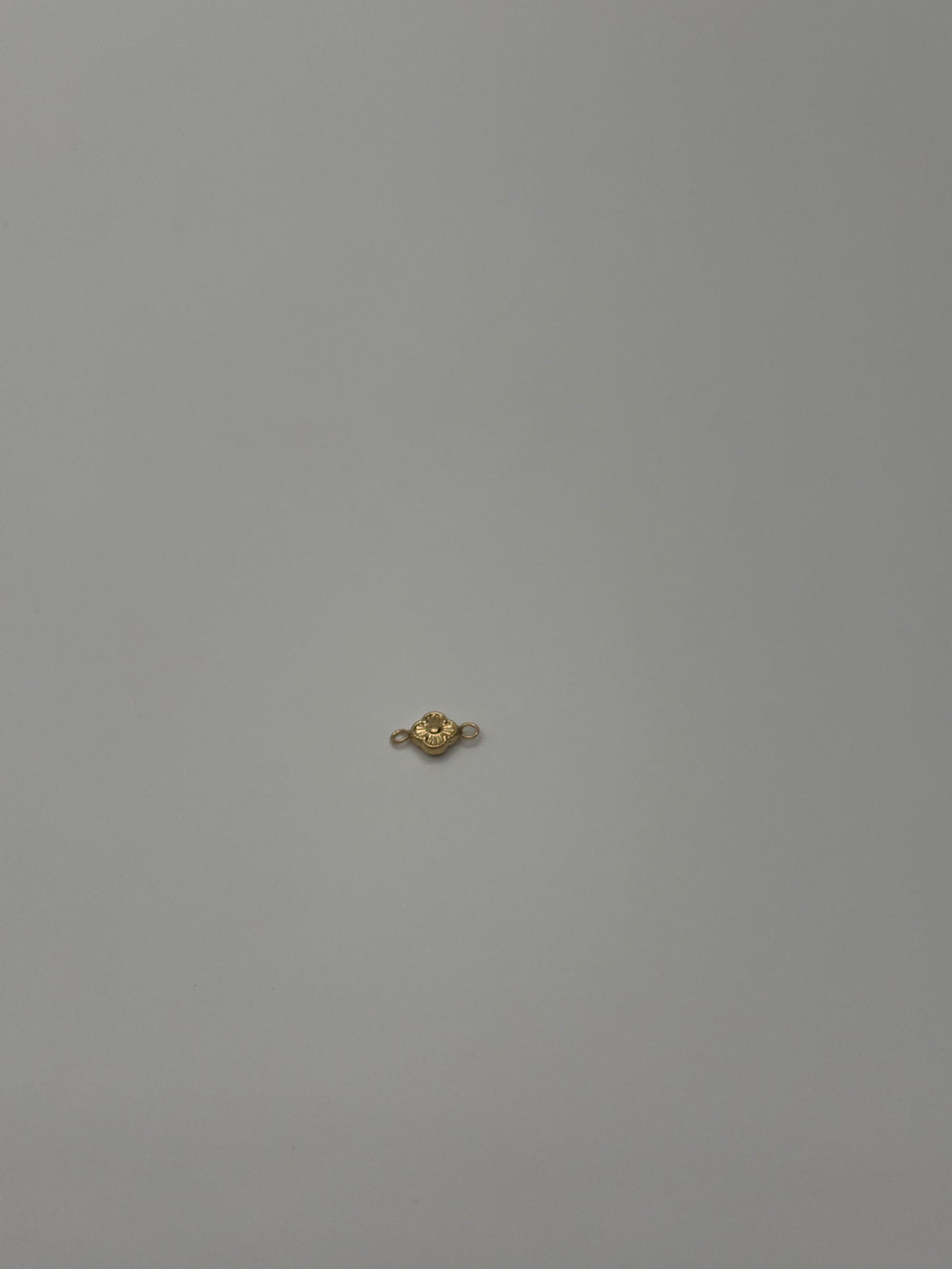 Herraje Flor Oro amarillo 18k 0,19 Gr / 0,6 Cm