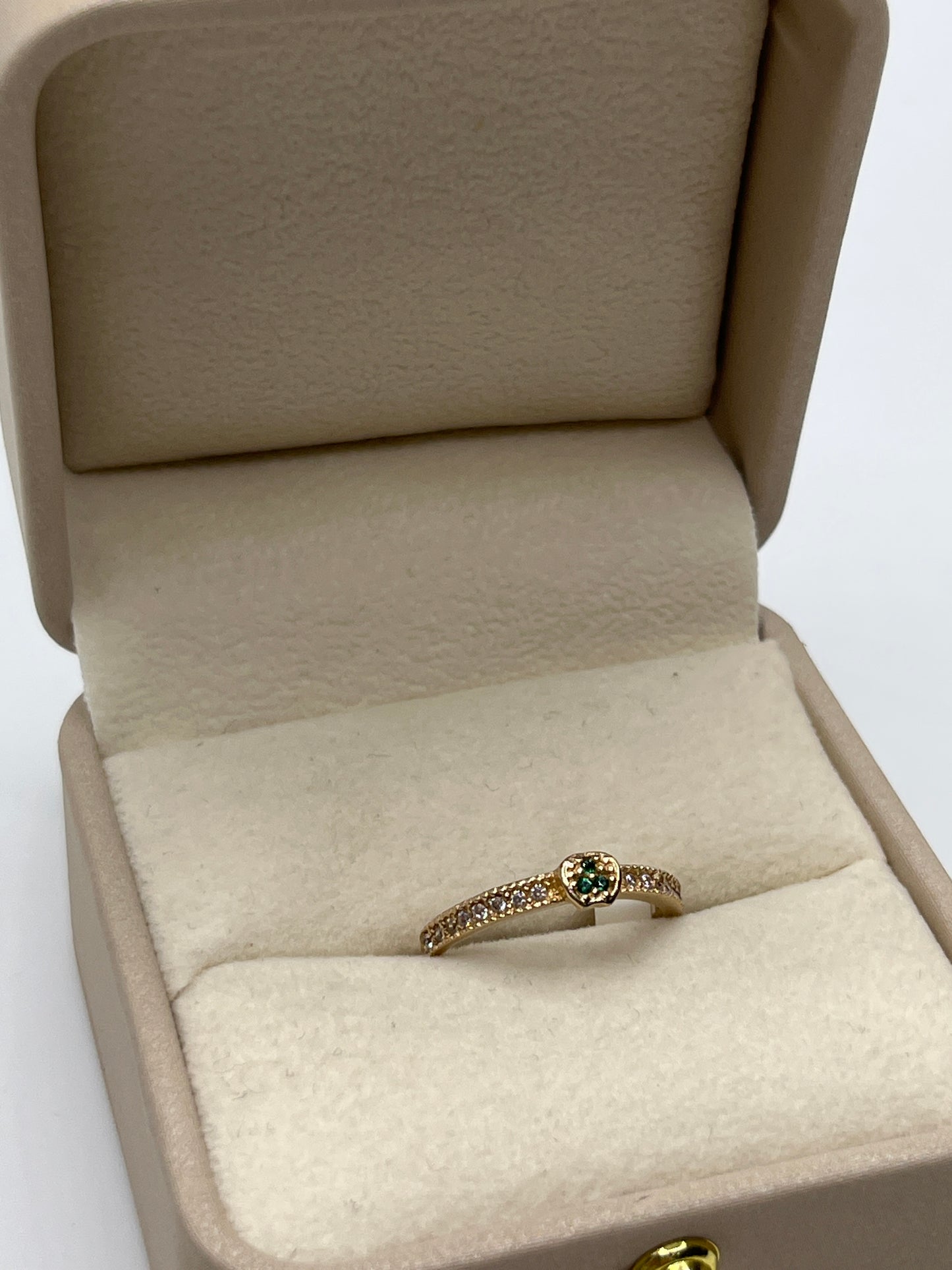 Anillo Circon Blanco y Verde Oro amarillo 18k / Talla 5 1/2 / 1,77 Gr / 3,93 mm