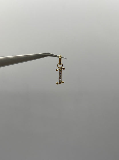 Dije letra I Oro amarillo 18k 0,62 Gr / 6,38 mm / 1,5 Cm