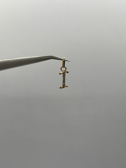 Dije letra I Oro amarillo 18k 0,62 Gr / 6,38 mm / 1,5 Cm