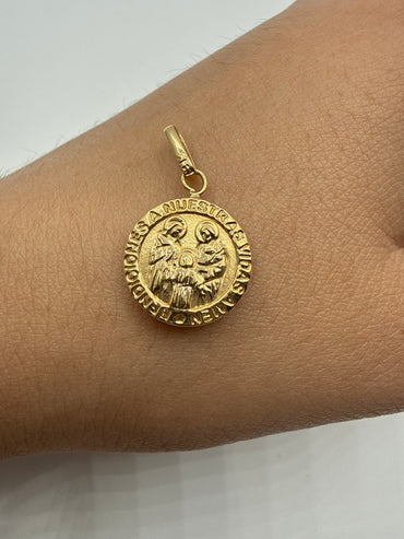 Dije Sagrada Familia Oro amarillo 18k 0,77 Gr / 13 mm / 1,3 Cm