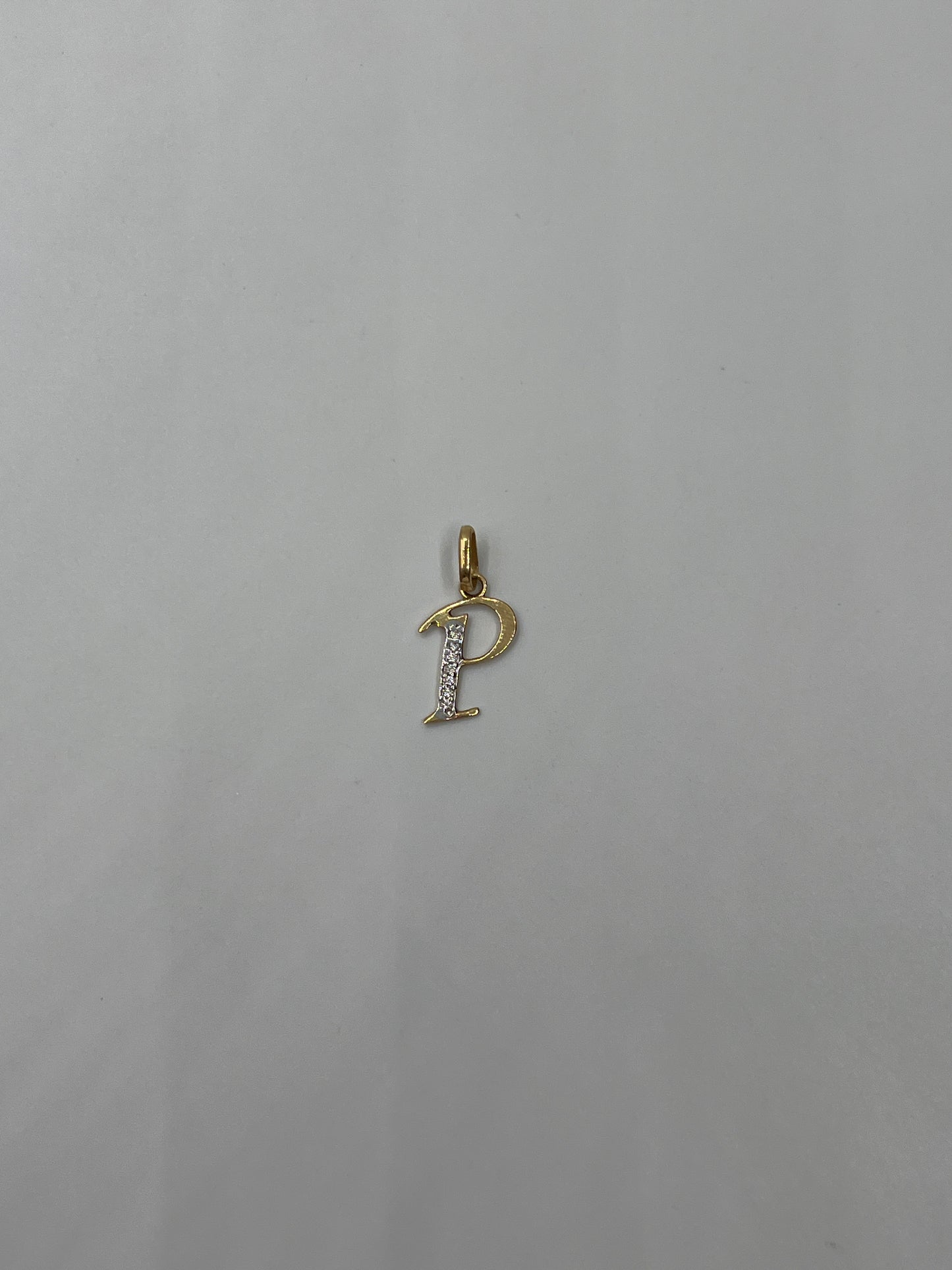 Dije Letra P Circon Blanco Oro amarillo 18k 0,56 Gr / 9,71 mm / 1,5 Cm