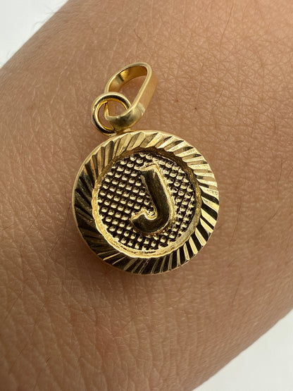 Dije Letra J Diamantada Oro amarillo 18k 0,66 Gr / 10 mm / 1 Cm
