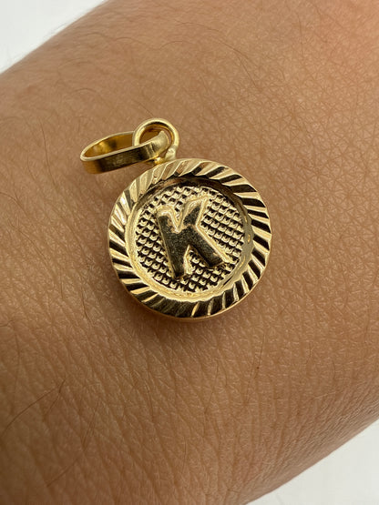 Dije Letra K Diamantada Oro amarillo 18k 0,68 Gr / 10 mm / 1 Cm