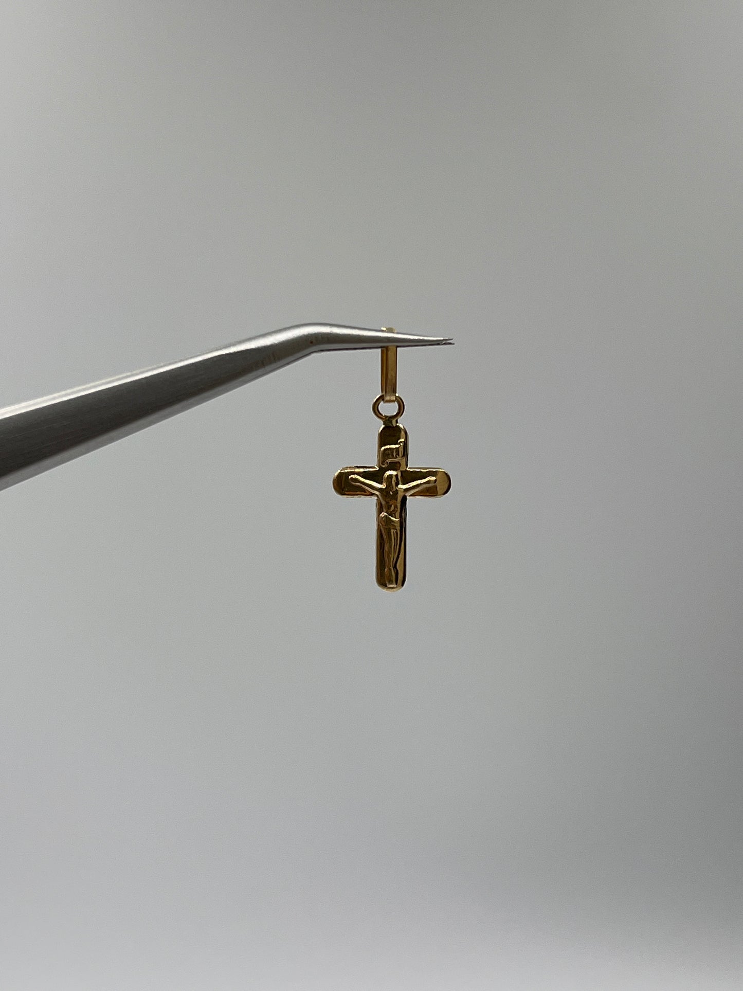 Dije Cruz Cristo Oro amarillo 18k 0,48 Gr / 11,2 mm / 1,5 Cm