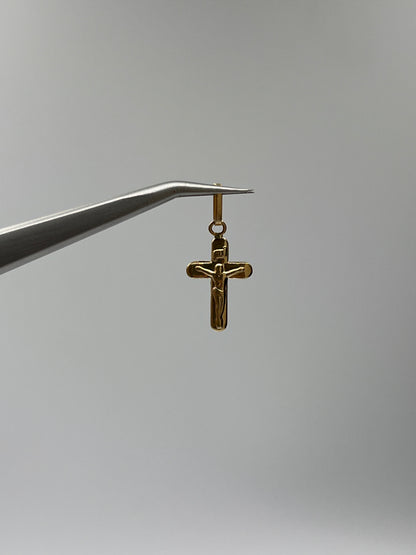 Dije Cruz Cristo Oro amarillo 18k 0,48 Gr / 11,2 mm / 1,5 Cm