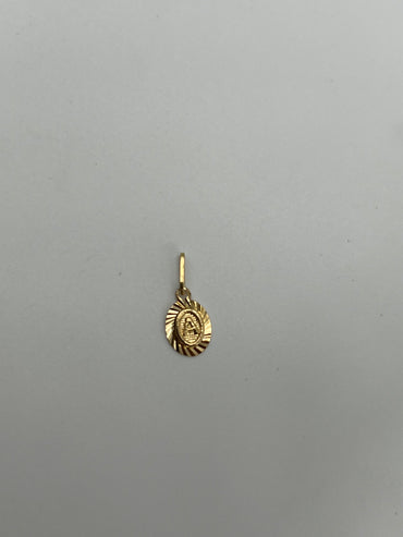 Dije letra A Oro amarillo 18k 0,45 Gr / 7 mm / 1,1 Cm