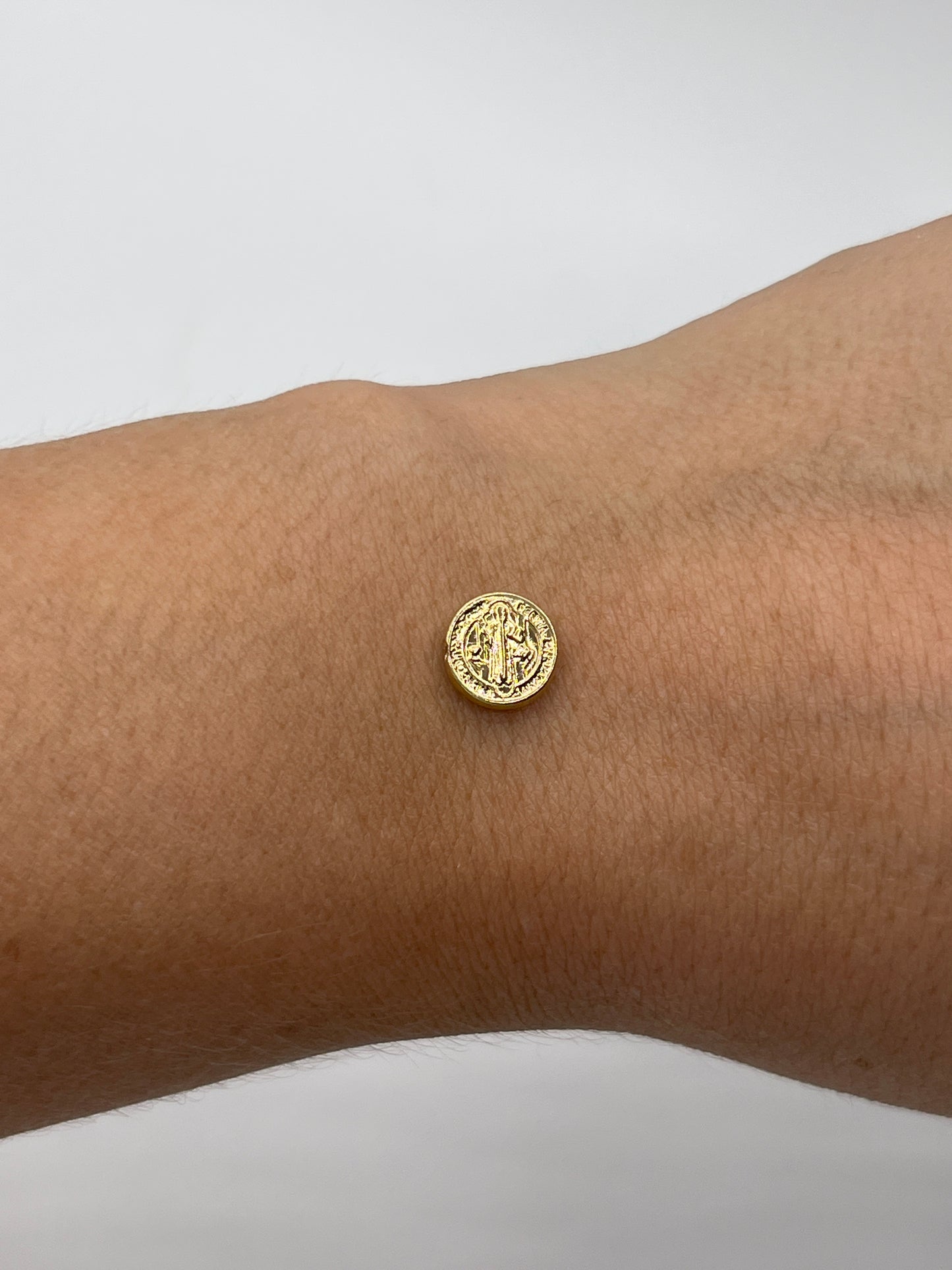 Herraje San Benito Oro amarillo 18k 0,28 Gr / 0,85 Cm