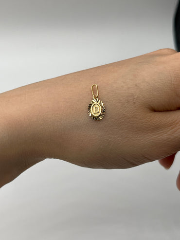 Dije Letra D Oro amarillo 18k 0,45 Gr / 7,5 mm / 1 Cm