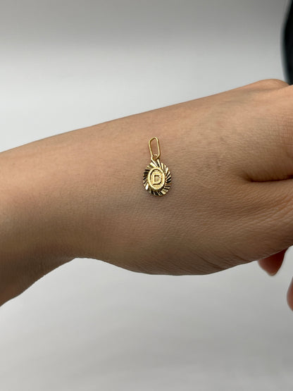 Dije Letra D Oro amarillo 18k 0,45 Gr / 7,5 mm / 1 Cm