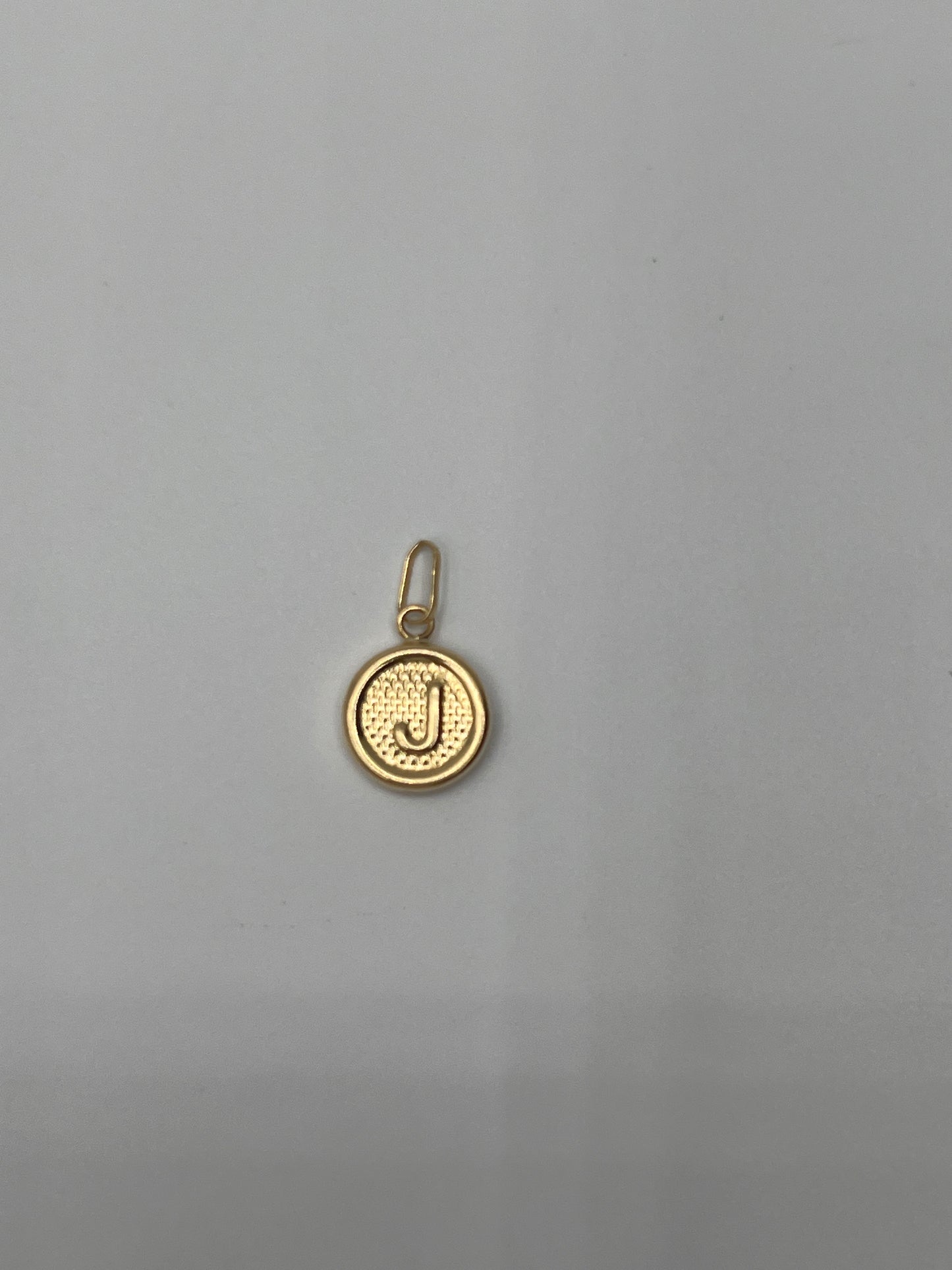 Dije Letra J Oro amarillo 18k 0,43 Gr / 10 mm / 1 Cm