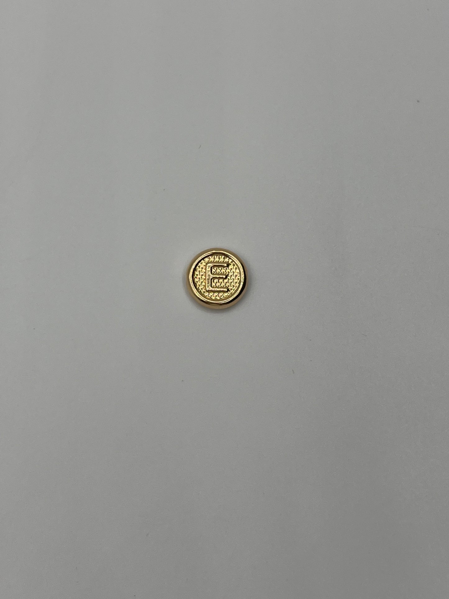 Herraje Letra E Oro amarillo 18k 0,38 Gr / 1 Cm