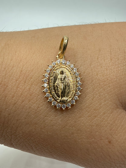 Dije Virgen Guadalupe Circon Blanco  Oro amarillo 18k 1,18 Gr / 10 mm / 1,5 Cm