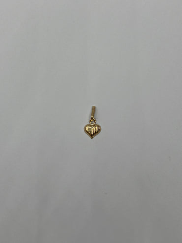 Dije Corazon Liso Rayado Oro amarillo 18k 0,26 Gr / 7,3 mm / 0,6 Cm