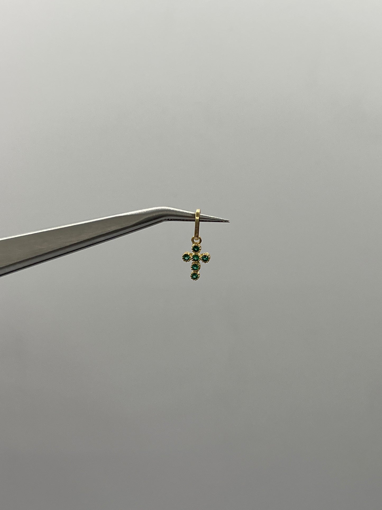 Dije cruz circon verde Oro amarillo 18k 0,32 Gr / 5,60 mm / 0,90 Cm